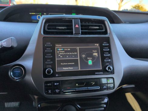 Used 2021 Toyota Prius L Eco image 28