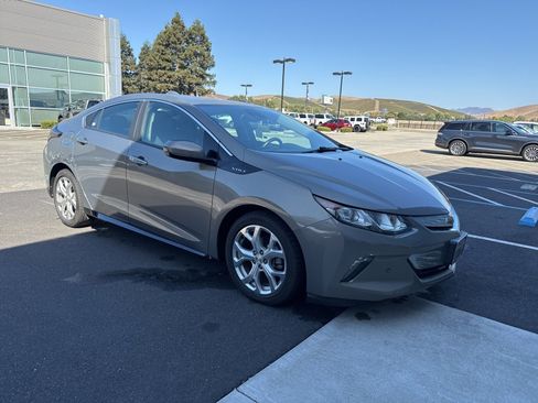 Used 2017 Chevrolet Volt Premier w/ Driver Confidence II Package image 2
