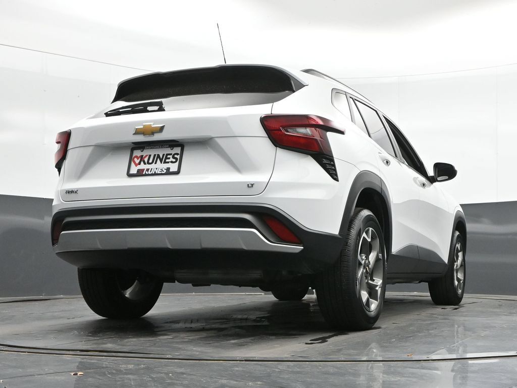 Used 2025 Chevrolet Trax LT w/ LT Convenience Package FWD image 41