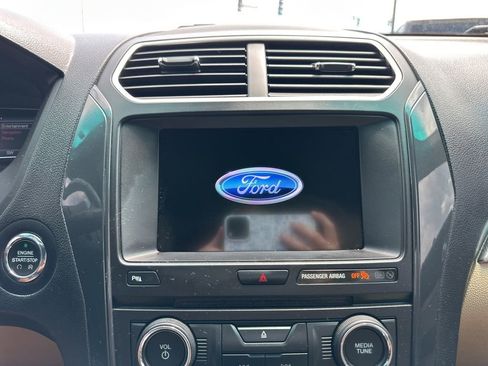Used 2017 Ford Explorer XLT w/ Equipment Group 202A FWD image 34