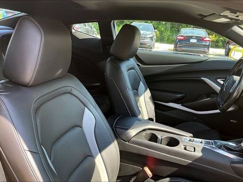 Used 2018 Chevrolet Camaro LT RWD image 7