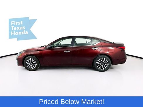 Used 2024 Nissan Altima 2.5 SV image 4