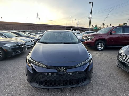 Used 2021 Toyota Corolla LE w/ LE Convenience Package FWD image 2