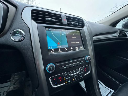 Used 2017 Ford Fusion Energi SE image 18