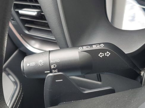 Used 2024 Nissan Rogue SV image 17