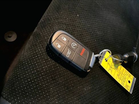 Used 2018 Jeep Grand Cherokee Altitude AWD/4WD image 13