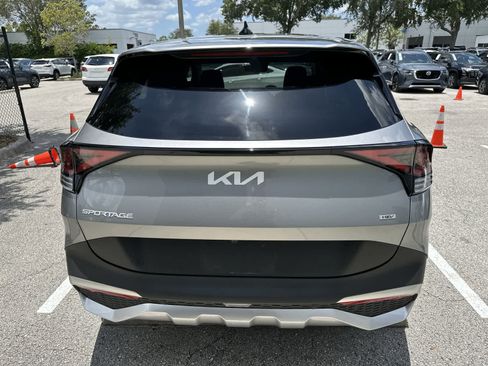 Used 2023 Kia Sportage LX AWD/4WD image 7