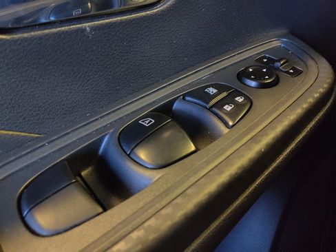Used 2025 Nissan Versa SV w/ Trunk Package FWD image 27