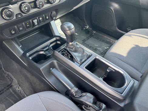 Used 2019 Toyota Tacoma TRD Sport w/ Technology Package AWD/4WD image 38
