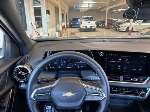 Used 2025 Chevrolet Equinox LT image 34