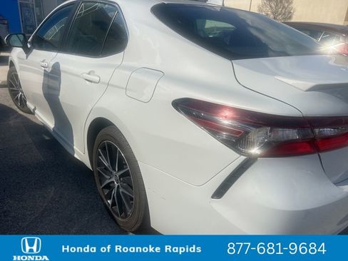 Used 2024 Toyota Camry SE image 2