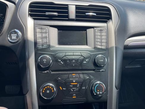 Used 2018 Ford Fusion SE FWD image 26