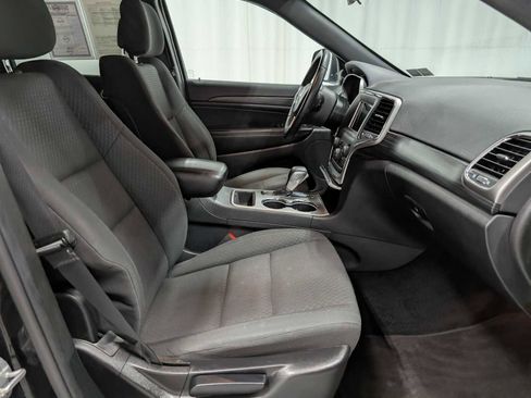 Used 2019 Jeep Grand Cherokee Laredo image 40