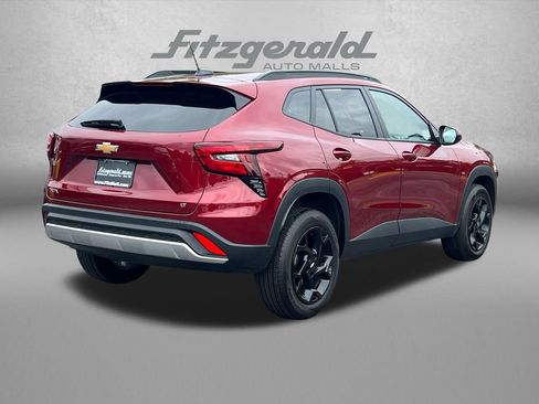 Used 2025 Chevrolet Trax LT FWD image 7