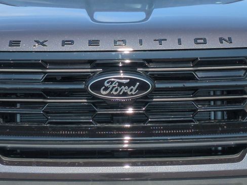 Used 2026 Ford Expedition Max Platinum w/ Stealth Appearance Package AWD/4WD image 47