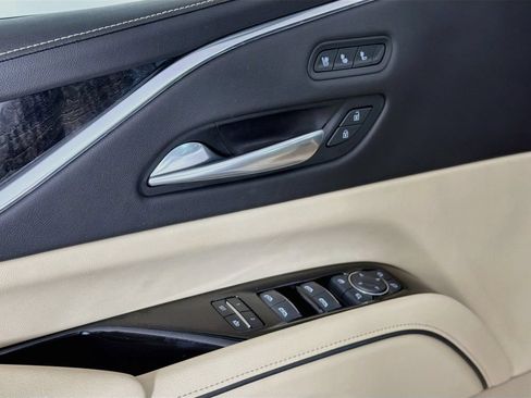 Used 2021 Cadillac Escalade ESV Premium Luxury w/ LPO, Illumination Package AWD/4WD image 18