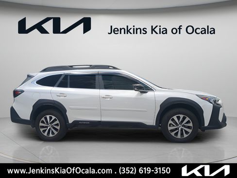 Used 2024 Subaru Outback Premium AWD/4WD image 2