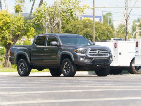 Used 2016 Toyota Tacoma TRD Off-Road w/ Premium & Technology Package RWD image 37