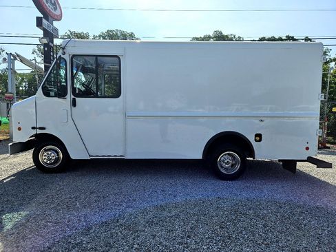 Used 2014 Ford E-350 and Econoline 350 Super Duty w/ A/C Prep Package image 2