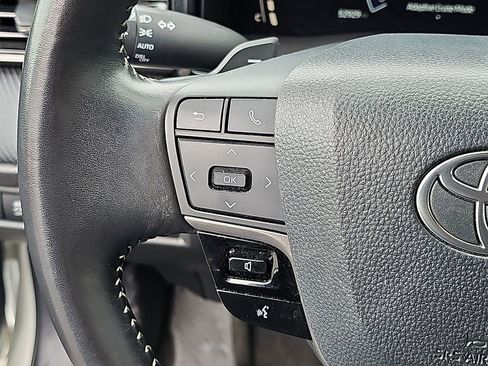 Used 2025 Toyota Camry SE image 21