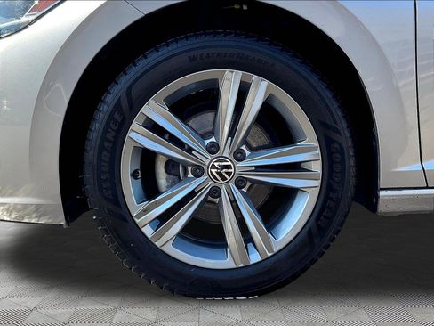 Used 2024 Volkswagen Jetta SE FWD image 32