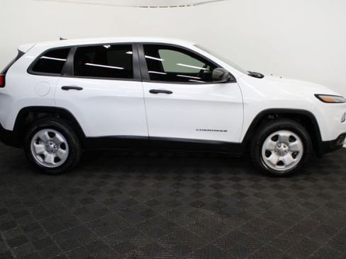 Used 2014 Jeep Cherokee Sport FWD image 6