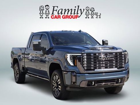 Used 2024 GMC Sierra 3500 Denali Ultimate AWD/4WD image 2