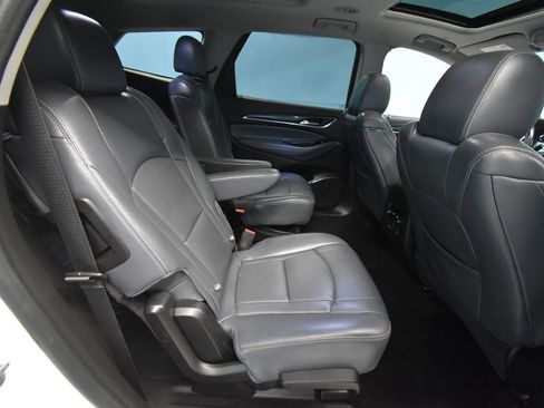 Used 2019 Buick Enclave Essence w/ LPO, Sport Appearance Package AWD/4WD image 28