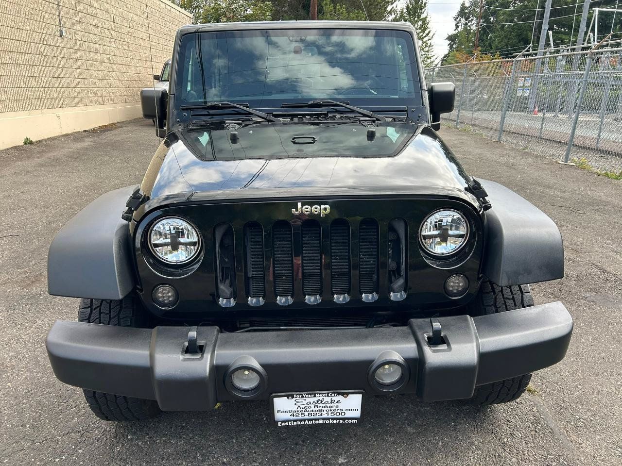 Used 2014 Jeep Wrangler Unlimited Rubicon w/ Connectivity Group AWD/4WD image 2