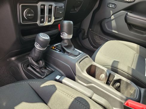 Used 2019 Jeep Wrangler Sport image 26