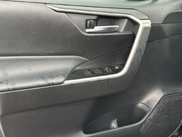 Used 2025 Toyota RAV4 XLE AWD/4WD image 28