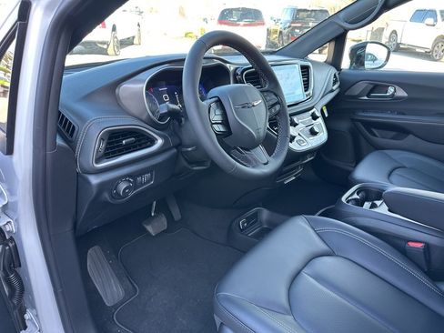 New 2026 Chrysler Pacifica Select image 63