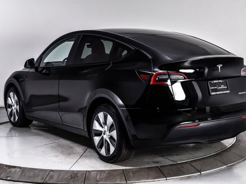 Used 2023 Tesla Model Y Long Range AWD/4WD image 4