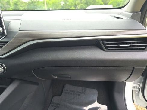 Used 2025 Nissan Altima 2.5 SV FWD image 31
