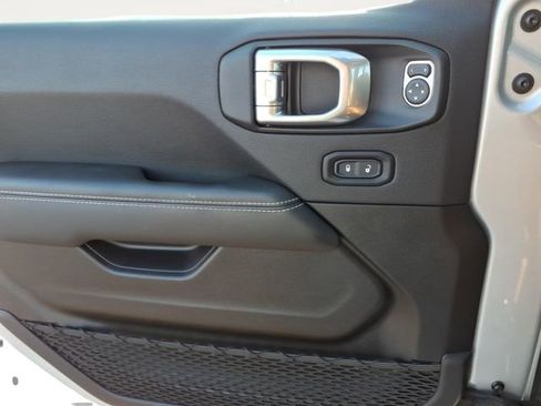 Used 2022 Jeep Gladiator Overland w/ Popular Equipment Package image 18