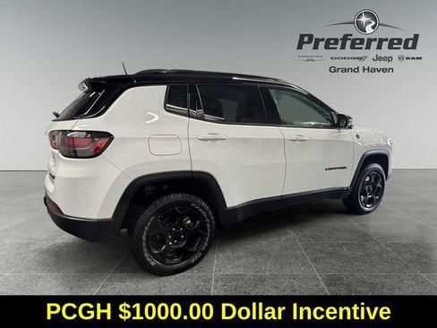 Used 2023 Jeep Compass Trailhawk w/ Trailhawk Elite Group image 17