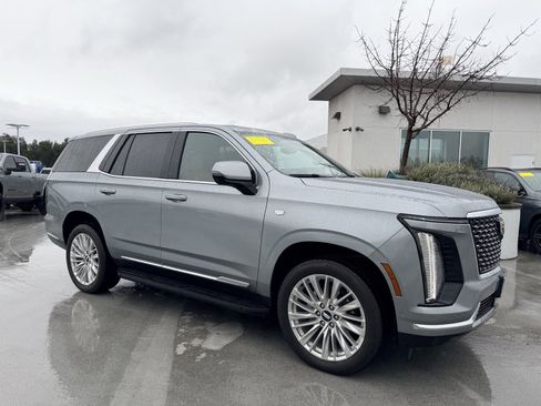 Used 2025 Cadillac Escalade Premium Luxury image 4