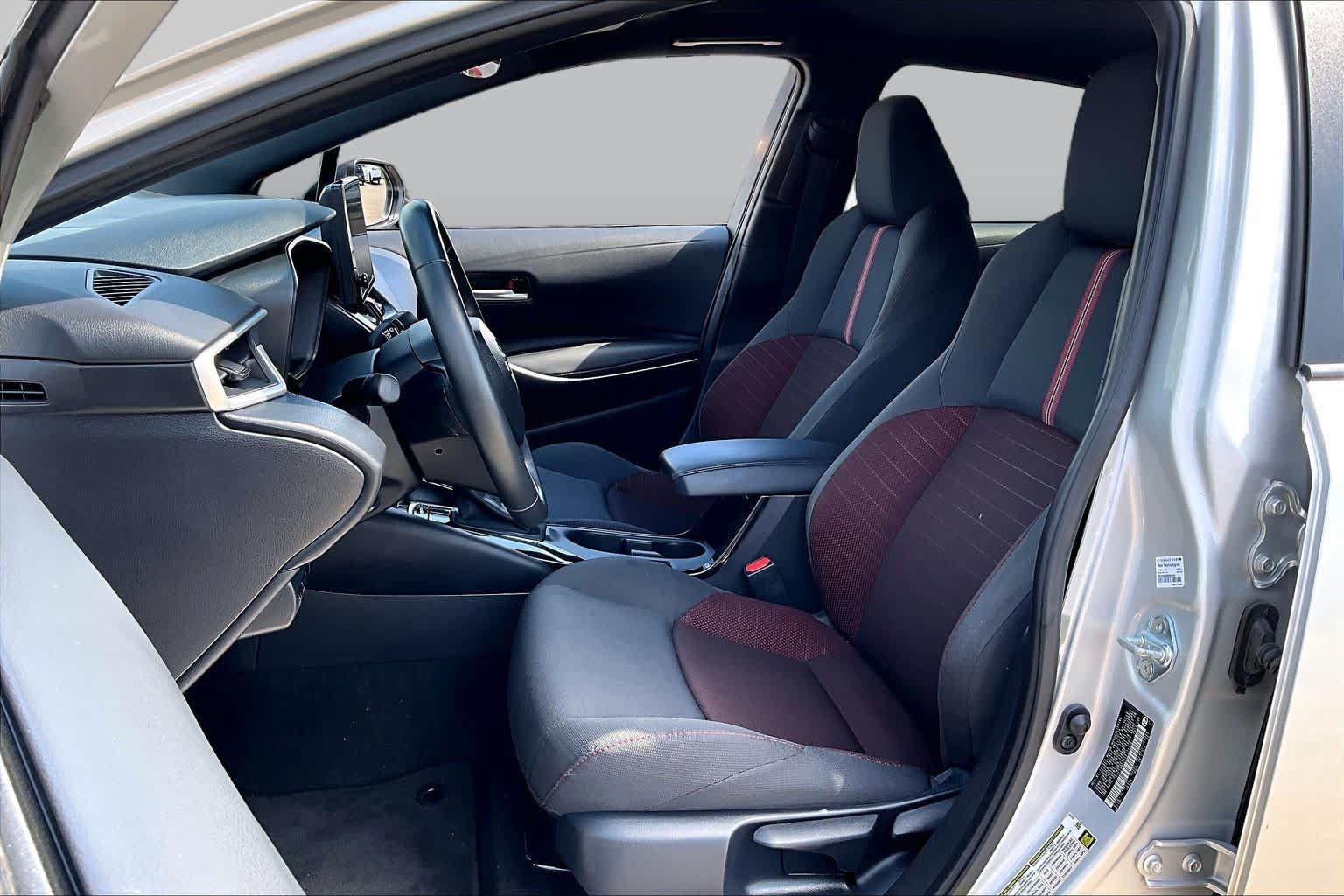 Used 2025 Toyota Corolla SE FWD image 8