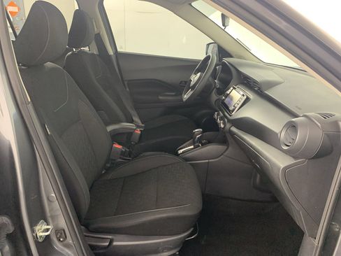 Used 2021 Nissan Kicks S FWD image 40