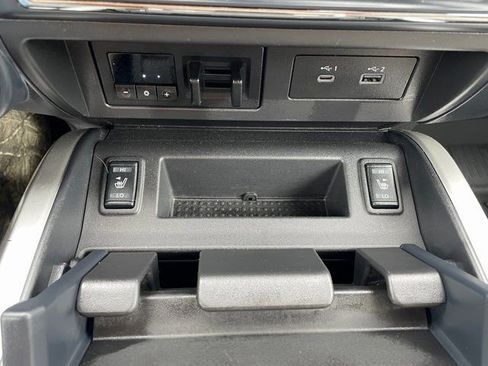 Used 2022 Nissan Titan SV w/ SV Convenience Package image 25