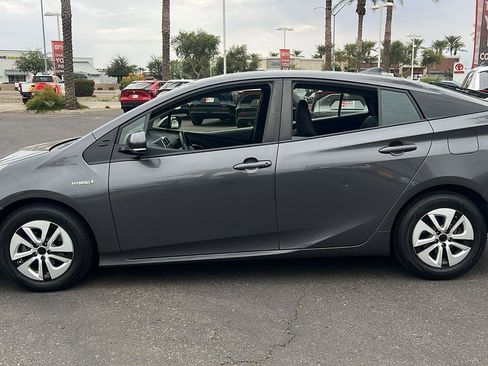 Used 2018 Toyota Prius Three image 4