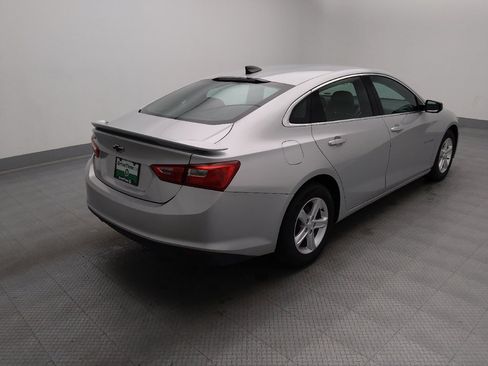 Used 2021 Chevrolet Malibu LS FWD image 9