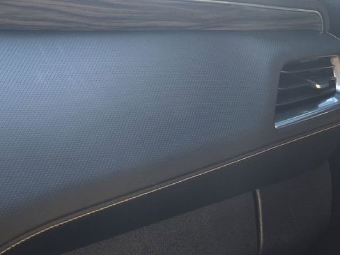 Used 2023 GMC Yukon SLT image 27