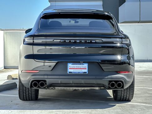 Certified 2025 Porsche Cayenne Coupe AWD/4WD image 7