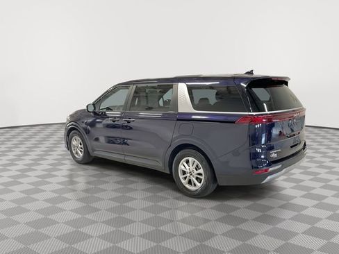 Used 2024 Kia Carnival LX image 7