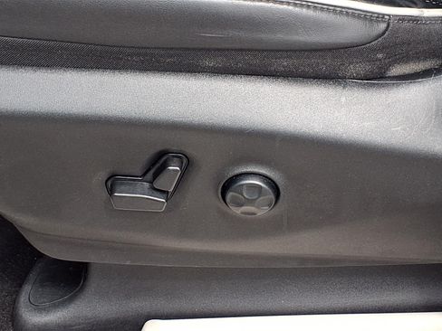 Certified 2023 Chrysler Pacifica Limited FWD image 4