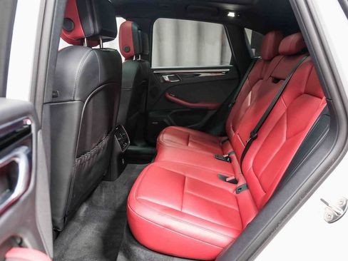 Used 2024 Porsche Macan image 18