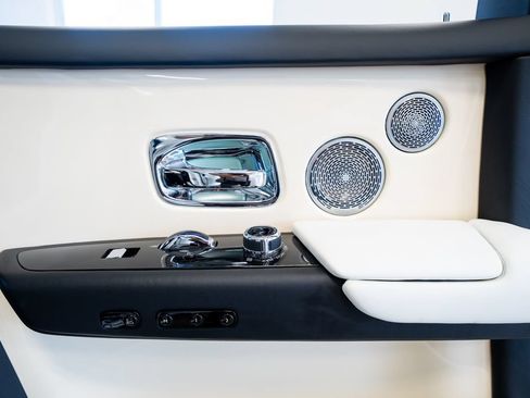 Used 2019 Rolls-Royce Phantom Sedan RWD image 47
