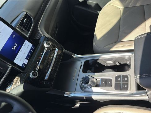 Used 2022 Ford Explorer Limited w/ Limited Technology Package image 21