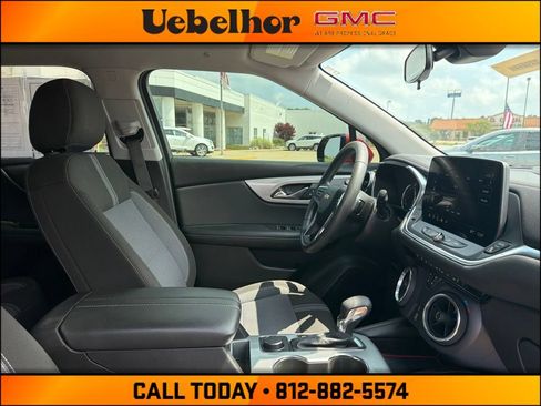 Used 2023 Chevrolet Blazer LT FWD image 2